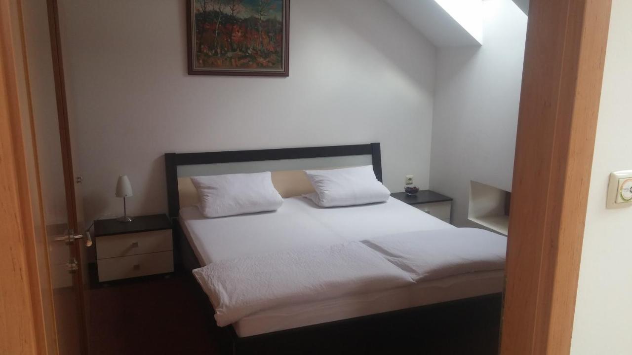 Central Apartman Шопрон Экстерьер фото
